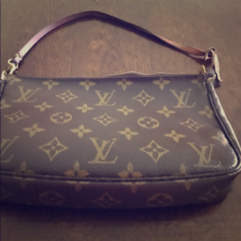 Louis Vuitton pouchette